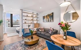 Foreshore Luxe Studio With Table Mountain View